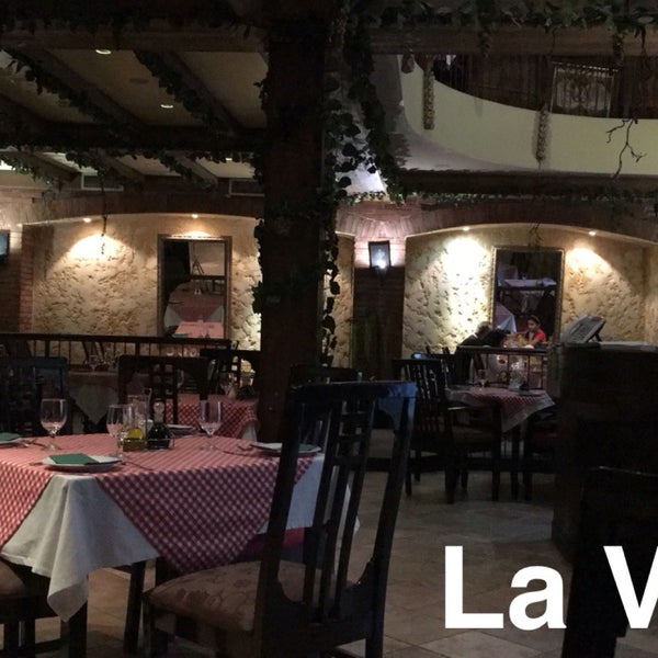 Снимок сделан в La Vigna Restaurant пользователем Manu A. 5/7/2016