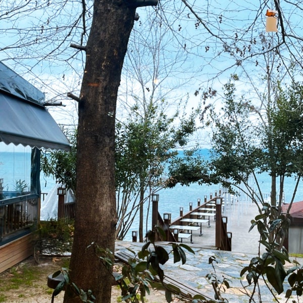 รูปภาพถ่ายที่ Fatsalı Hünkar Restoran โดย Çiğdem E. เมื่อ 2/19/2023