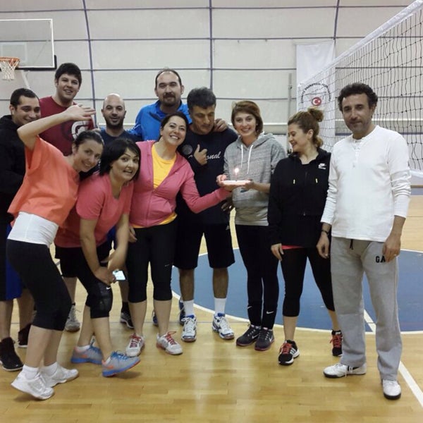 Foto scattata a Hidayet Türkoğlu Basketbol ve Spor Okulları Dikmen da Hatice Ü. il 4/15/2015