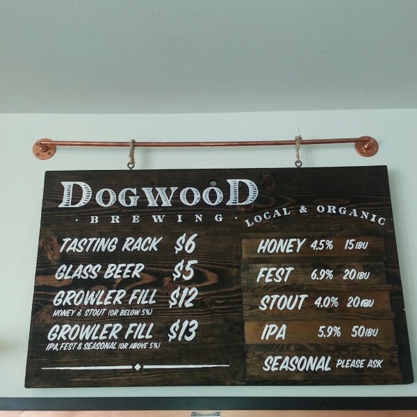 รูปภาพถ่ายที่ Dogwood Brewery โดย Claire W. เมื่อ 4/3/2015