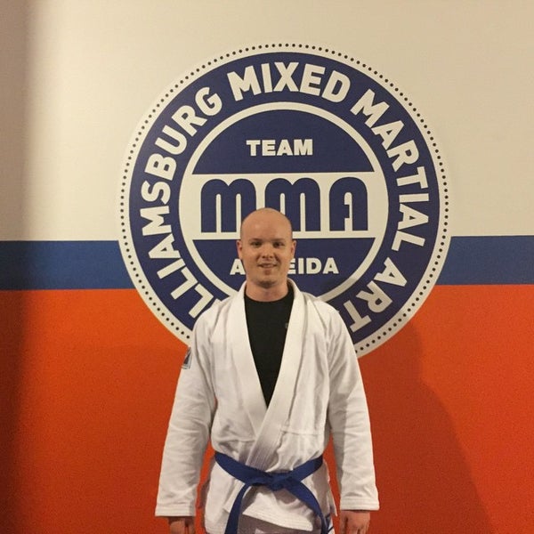 Das Foto wurde bei Williamsburg MMA von Roger M. am 5/21/2015 aufgenommen