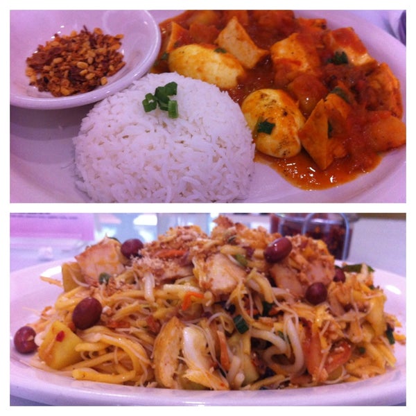 Foto diambil di YoMa Burmese Restaurant oleh Jeannie D. pada 2/17/2013