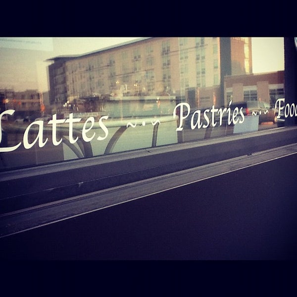 Photo prise au Loftea Cafe par Colorado Card le9/22/2012