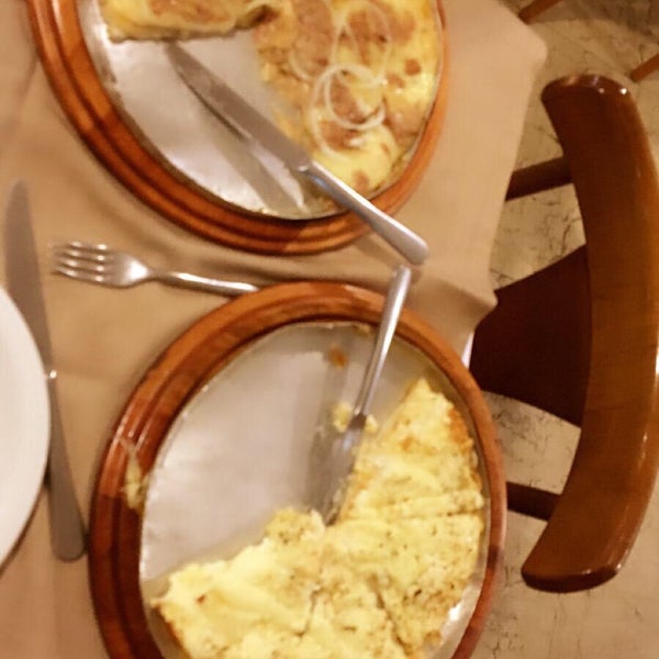 Das Foto wurde bei Restaurante e Pizzaria Atlântico von ŞuLe am 12/10/2017 aufgenommen
