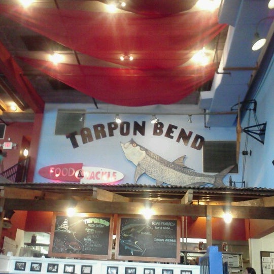 รูปภาพถ่ายที่ Tarpon Bend Food &amp; Tackle โดย *Sabrina เมื่อ 1/4/2013