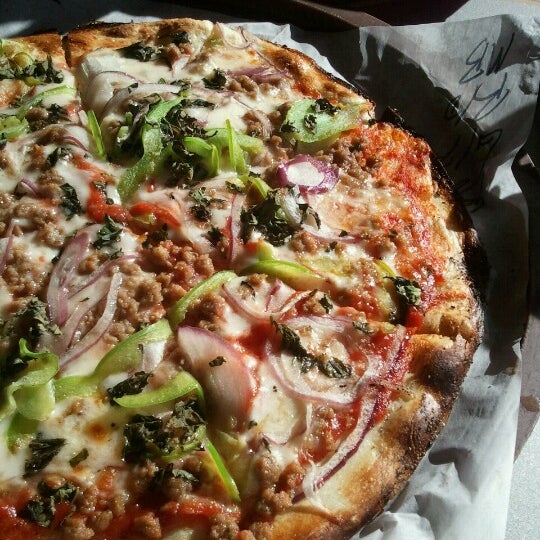 รูปภาพถ่ายที่ Pieology Pizzeria โดย Tiffany L. เมื่อ 10/24/2012