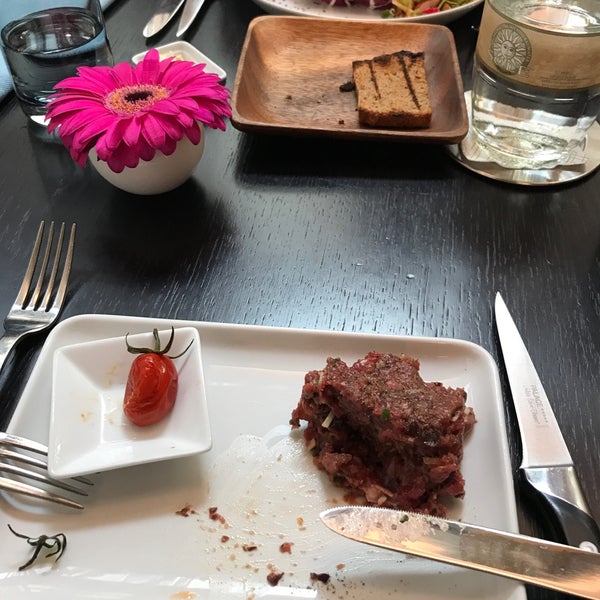 Foto diambil di [m]eatery oleh Bülent pada 3/17/2019