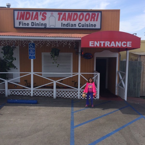 Photo taken at India&#39;s Tandoori Halal Restaurant by Greg G. on 3/23/2014