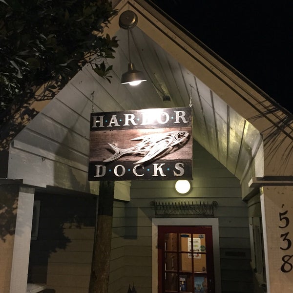 รูปภาพถ่ายที่ Harbor Docks โดย John H. เมื่อ 9/5/2016