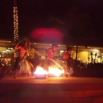 Foto tomada en The Shops at Mauna Lani  por Annie M. el 11/2/2012