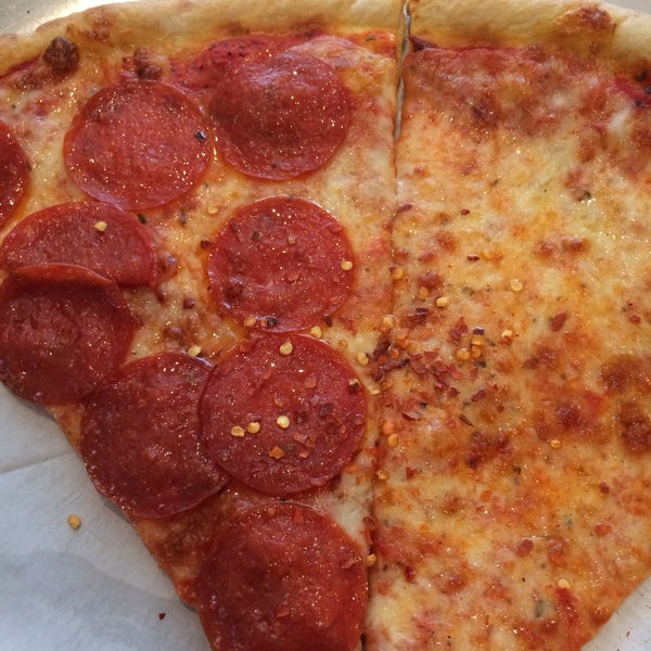 7/5/2015 tarihinde Cyndie T.ziyaretçi tarafından Delizia 73 Ristorante &amp; Pizza'de çekilen fotoğraf