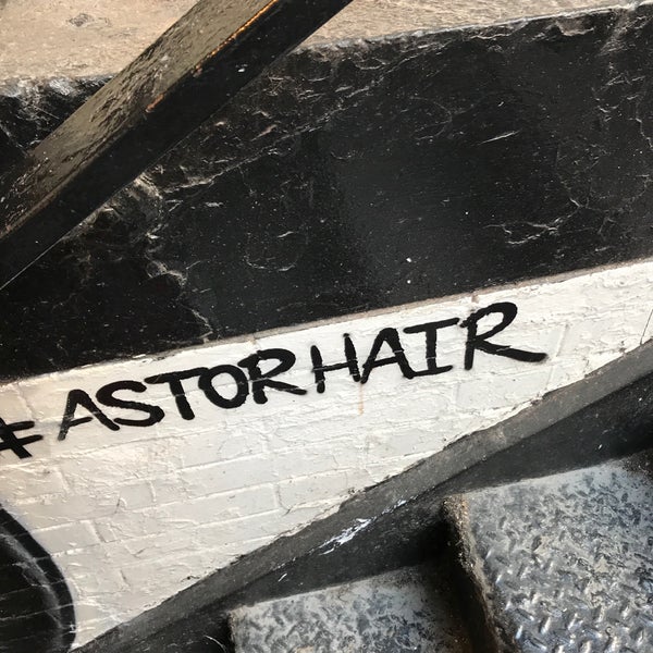 9/29/2017에 Tarik F.님이 Astor Place Hairstylists에서 찍은 사진