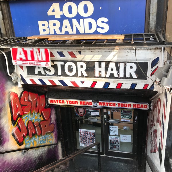 Das Foto wurde bei Astor Place Hairstylists von Tarik F. am 9/5/2017 aufgenommen