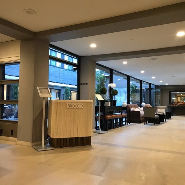 รูปภาพถ่ายที่ Luxe Sunset Boulevard Hotel โดย Shannon B. เมื่อ 12/3/2019