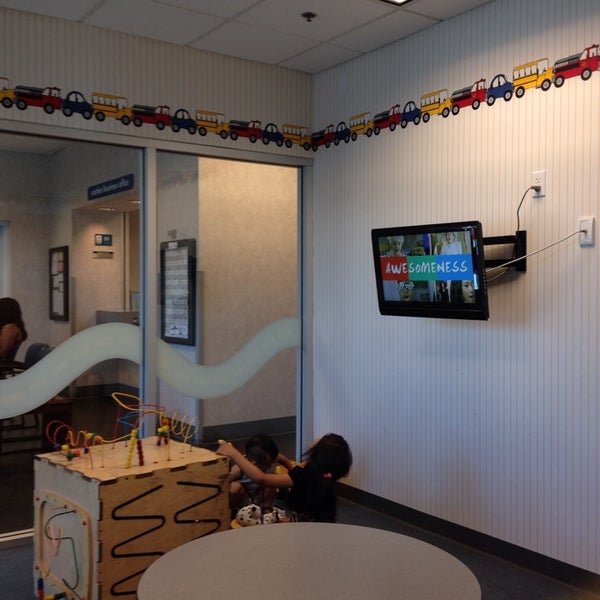 CarMax Car Dealership in Ontario Center