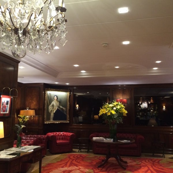 Foto diambil di Hotel Bristol Geneva oleh Christel A. pada 2/9/2016