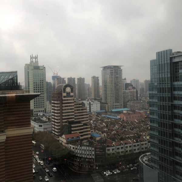 Photo taken at Shanghai Marriott Hotel City Centre by Hamza K. on 11/27/2019