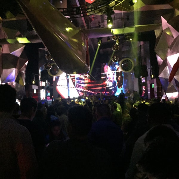 Foto scattata a SET Nightclub da Kevin C. il 10/26/2015