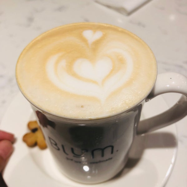 Das Foto wurde bei Blum Coffee House von M.P 🦋 am 4/19/2019 aufgenommen