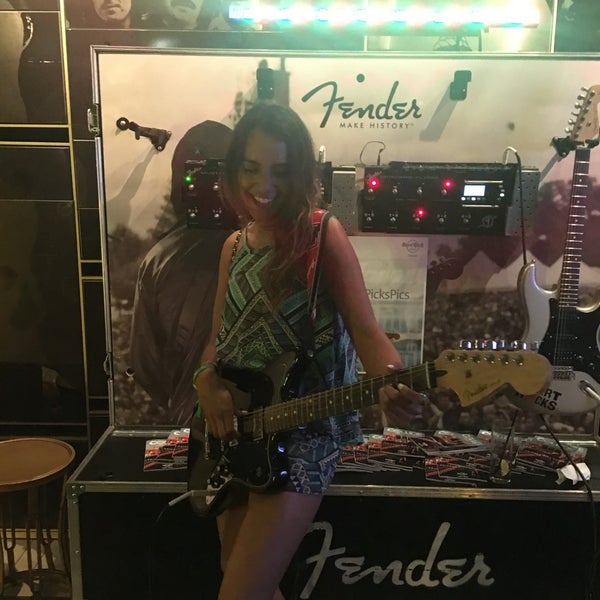 Das Foto wurde bei Hard Rock Hotel Chicago von Andrea M. am 8/1/2016 aufgenommen