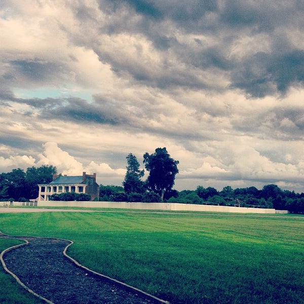Foto diambil di Carnton Plantation oleh Morgan W. pada 8/20/2013