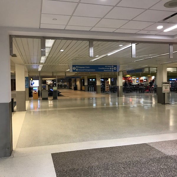 Foto tirada no(a) Akron-Canton Airport (CAK) por Billgy M. em 2/23/2017