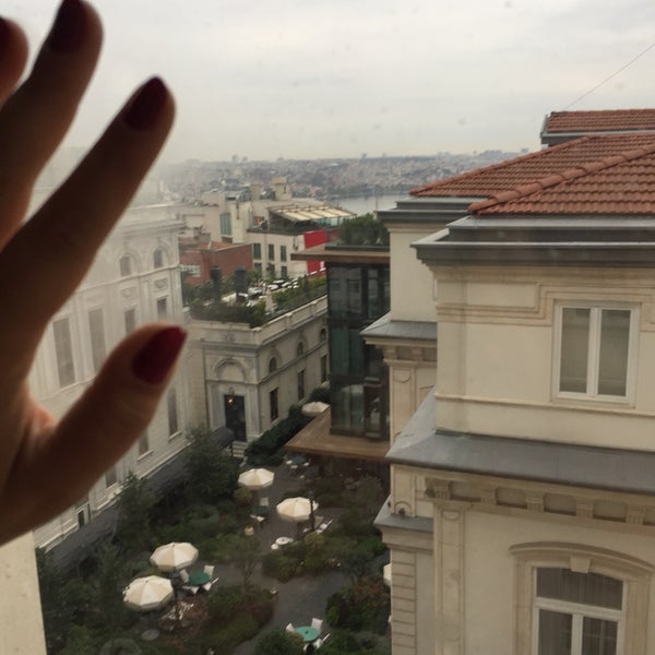 รูปภาพถ่ายที่ Pera Rose Hotel โดย İçten G. เมื่อ 10/30/2016