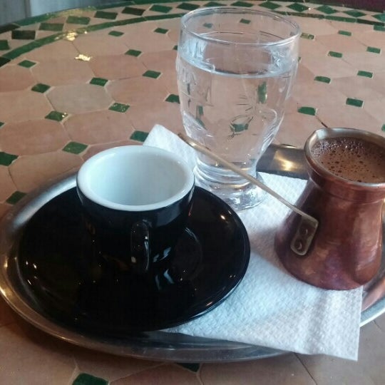 Das Foto wurde bei Cafe Andalous von İmge K. am 11/20/2015 aufgenommen