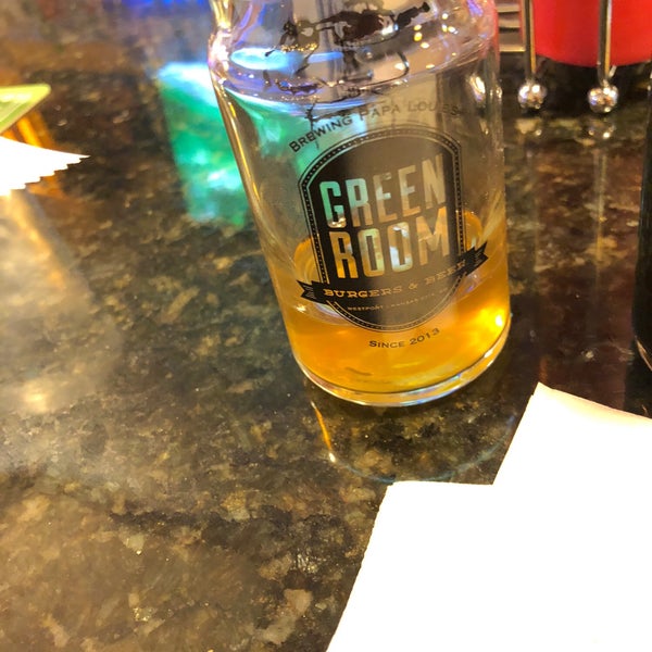 3/19/2018 tarihinde Keith K.ziyaretçi tarafından Green Room Burgers &amp; Beer'de çekilen fotoğraf