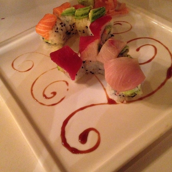 4/6/2015 tarihinde Susan X.ziyaretçi tarafından Friends Sushi'de çekilen fotoğraf