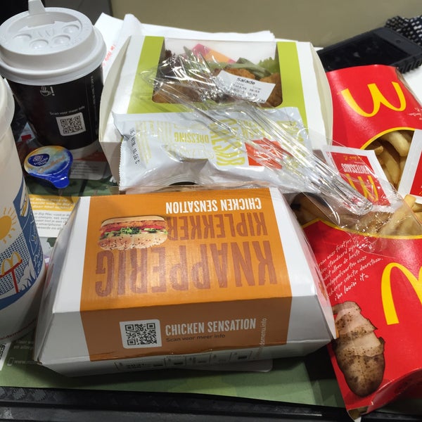รูปภาพถ่ายที่ McDonald&#39;s โดย Maurice d. เมื่อ 3/27/2015