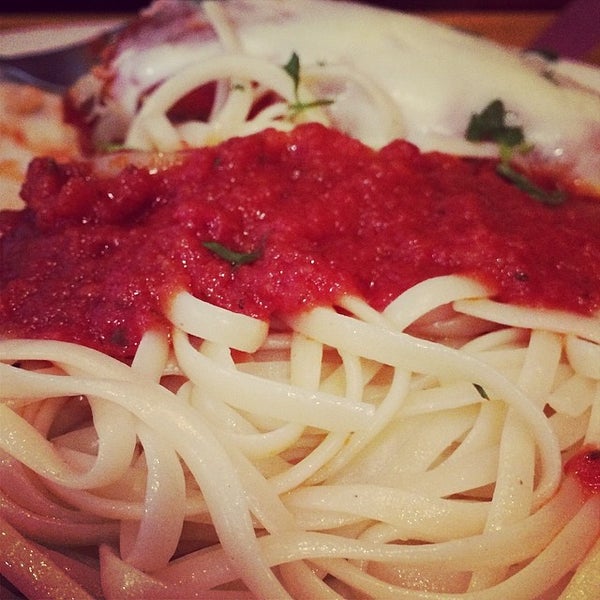Снимок сделан в Ragazzi&#39;s Pizza &amp; Restaurant пользователем Pete M. 6/7/2014