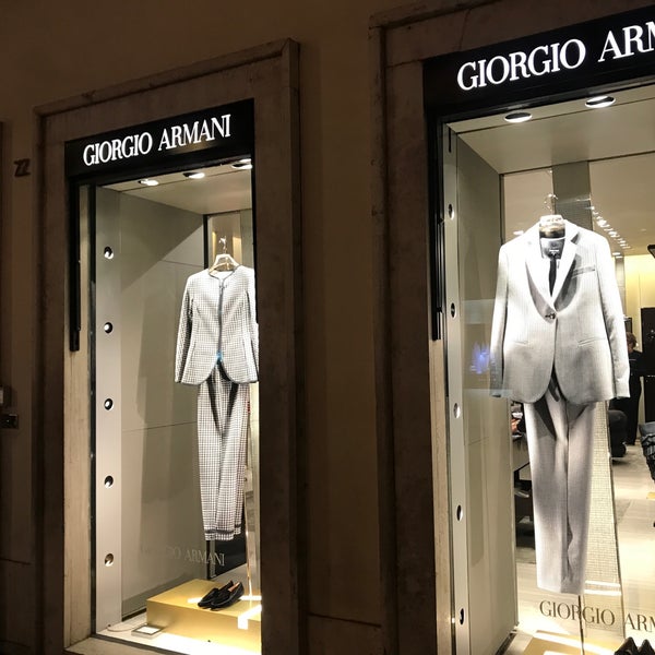 fama apaciguar Escalera Giorgio Armani - Campo Marzio - Via dei Condotti 77