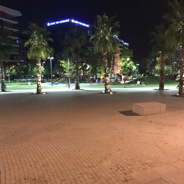 Foto diambil di Şehit Polis Fethi Sekin Parkı oleh Refik D. pada 7/1/2018