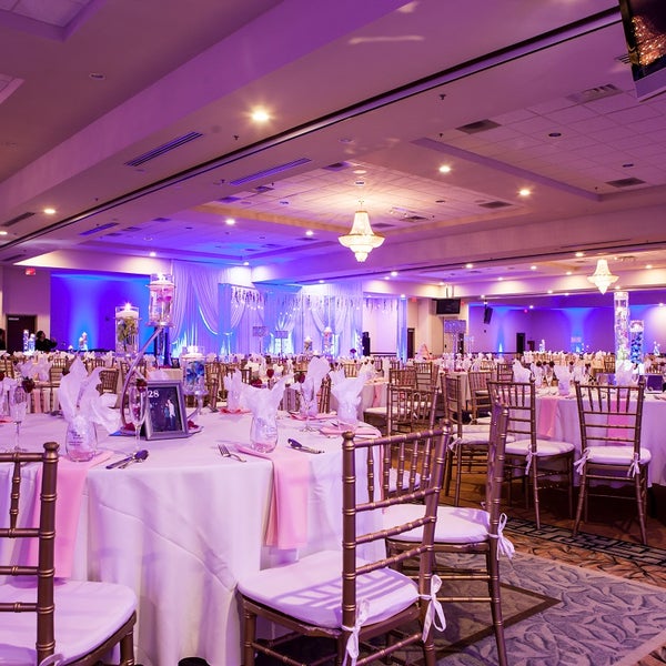 Foto scattata a Waterford Banquet &amp; Conference Center da Waterford Banquet &amp; Conference Center il 3/29/2015