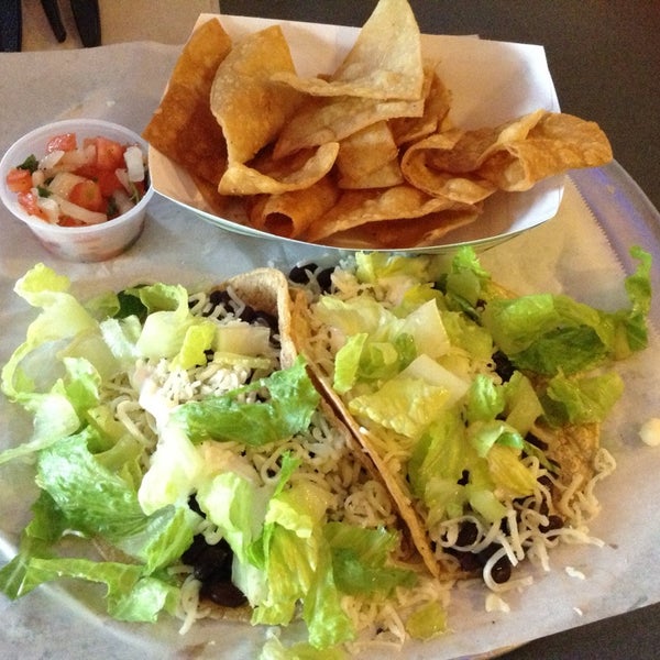 Foto diambil di Hightide Burrito Co. oleh Jina S. pada 8/18/2014