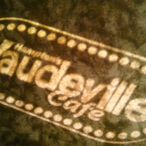 Photo prise au Vaudeville Cafe par Twyla W. le10/12/2013