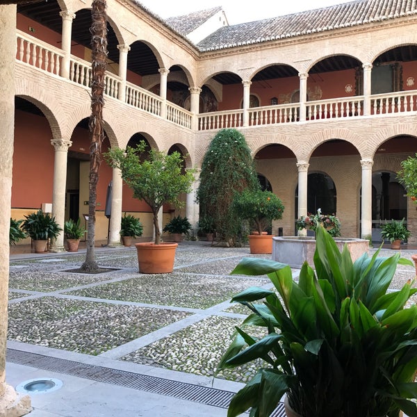 Foto diambil di Hotel Palacio de Santa Paula oleh Juan Manuel Agrela G. pada 12/20/2016