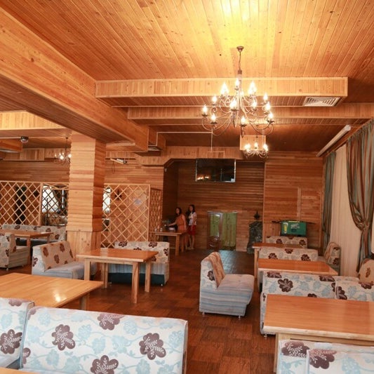 Деревяшки на бар. Кафе деревяшка шойбулак. Ресторан деревяшка. Пивной бар деревяшка трансляция. Кафе деревяшка череповец.