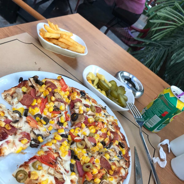 10/31/2018 tarihinde Ümit K.ziyaretçi tarafından Pizza Uno'de çekilen fotoğraf