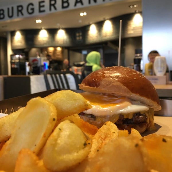 Photo taken at Burgerbank by Menekşe🌸 on 2/13/2020