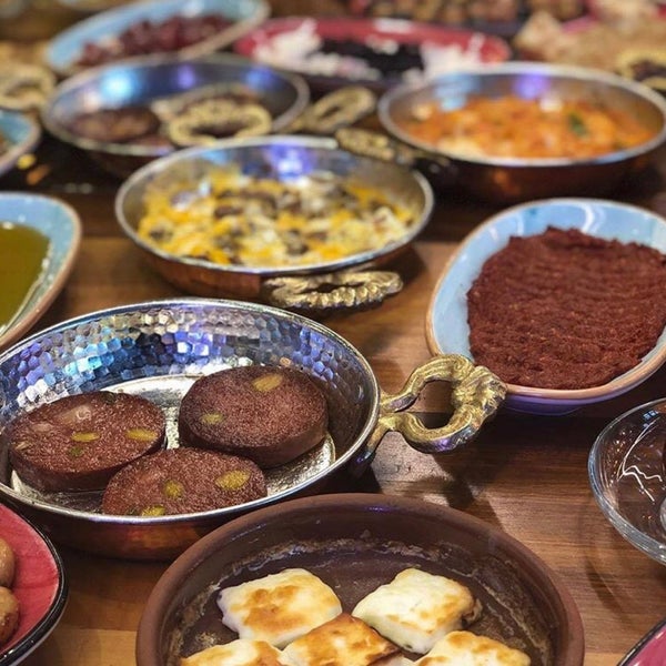 2/13/2020 tarihinde Menekşe🌸ziyaretçi tarafından Ramazan Bingöl Köfte &amp; Steak'de çekilen fotoğraf