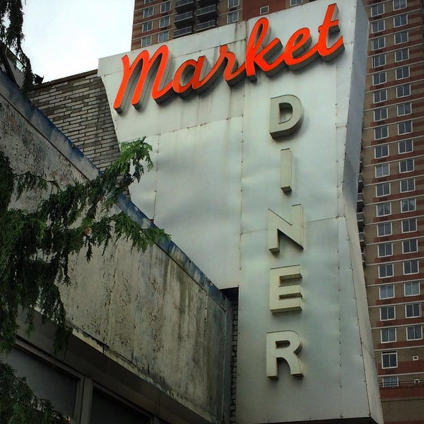 Foto tirada no(a) Market Diner por Gino H. em 10/25/2015