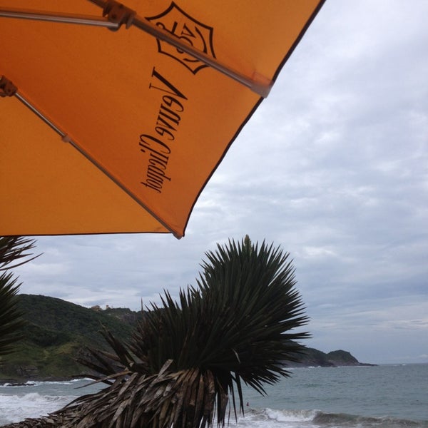 รูปภาพถ่ายที่ Rocka Beach Lounge &amp; Restaurante โดย Paulo Felipe C. เมื่อ 1/18/2013