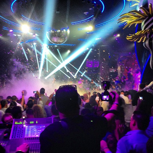 Foto tirada no(a) ORO Nightclub por Simon Javier S. em 4/21/2013