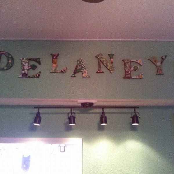Foto scattata a Delaney&#39;s Grub &amp; Pub da Delaney&#39;s Grub &amp; Pub il 3/30/2015