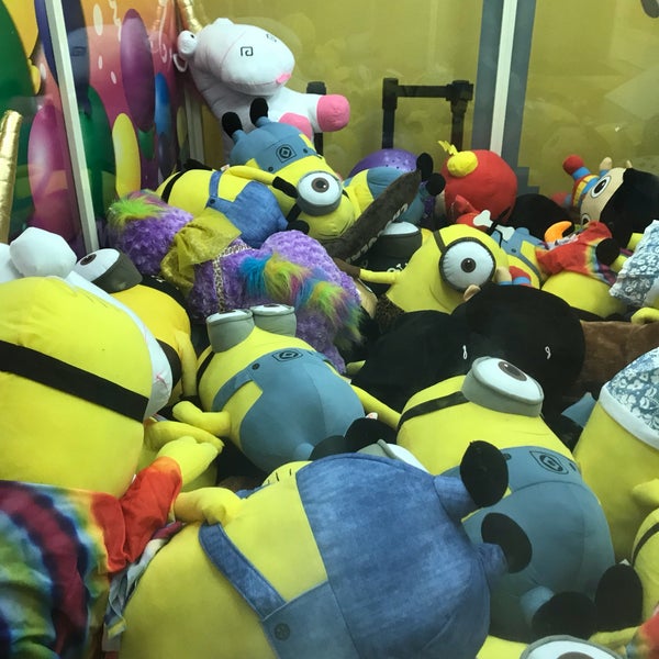 Icon Cinema at Four Hills Movie Theater in Singing Arrow