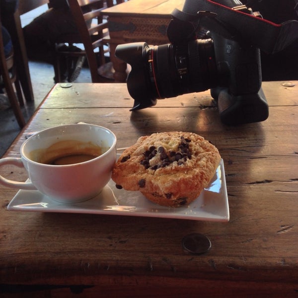 4/16/2014にEduardo S.がCrave Espresso Barで撮った写真