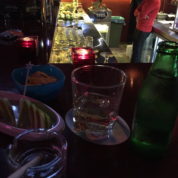 รูปภาพถ่ายที่ Irish Pub Bar &amp; Lounge โดย Engin D. เมื่อ 1/8/2016
