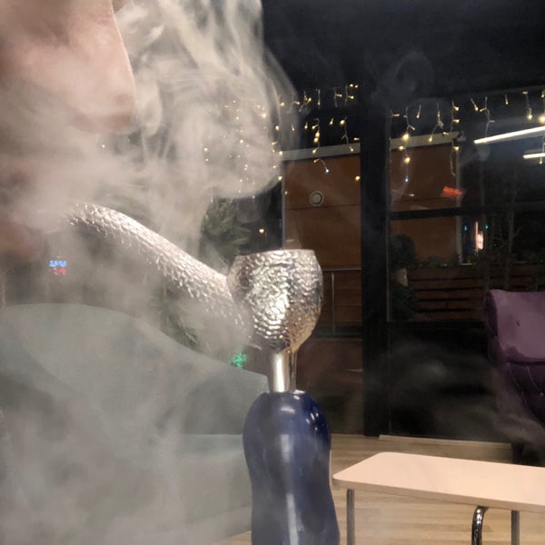 รูปภาพถ่ายที่ Midnight Hookah Lounge โดย gümüş sipsi เมื่อ 11/12/2018